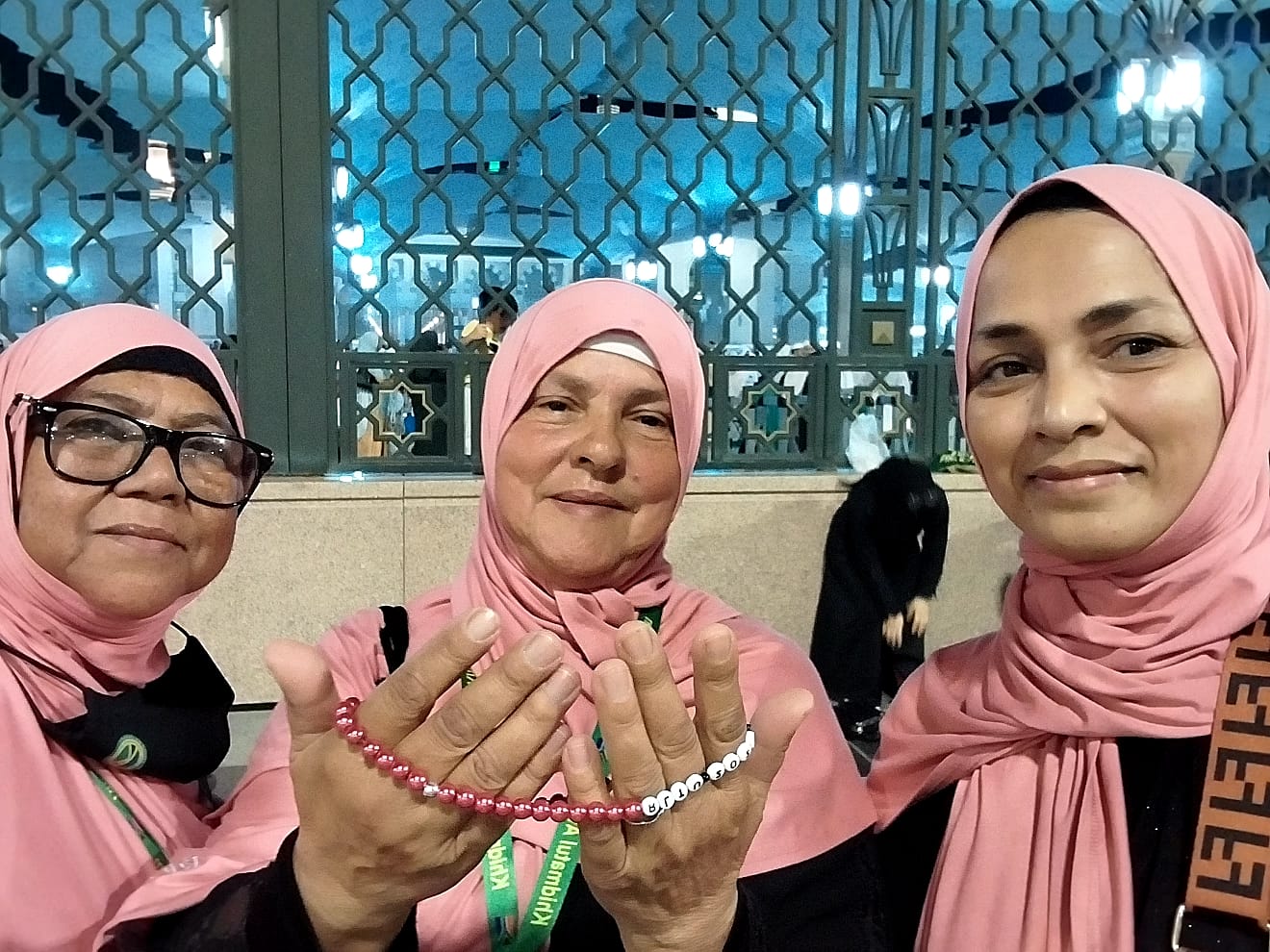 Pilgrims visiting Makkah